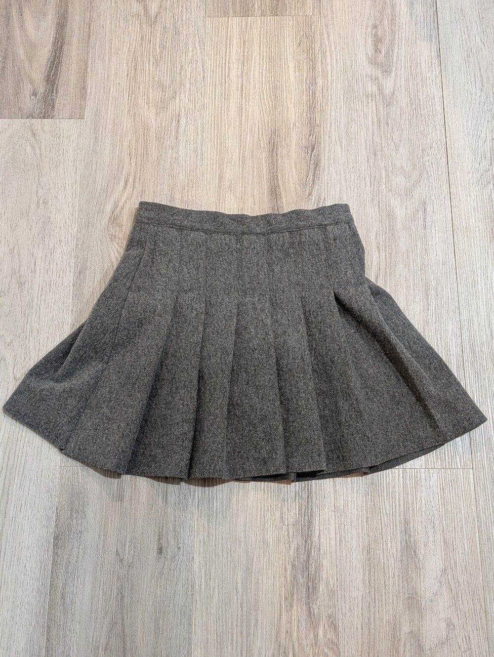 ✨3/$20✨ Women's Gray Pleated Mini Skirt - Size Small